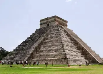 Vol pas cher pour Cancun, visite de la pyramide de Chichen-Itza