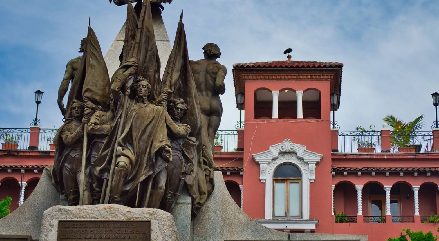 Voyage à Panama City, découverte de la statue de Simon Bolivar
