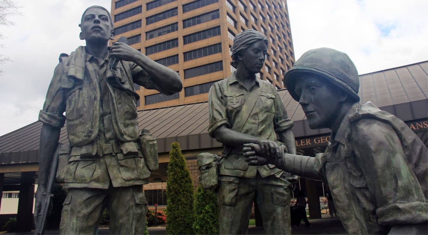 Trouvez un vol pas cher pour Atlanta et allez admirer la Statue Vietnam War Memorial