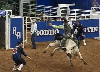 Réservez un billet d'avion pas cher pour Austin et assistez à un spectacle de Rodéo 