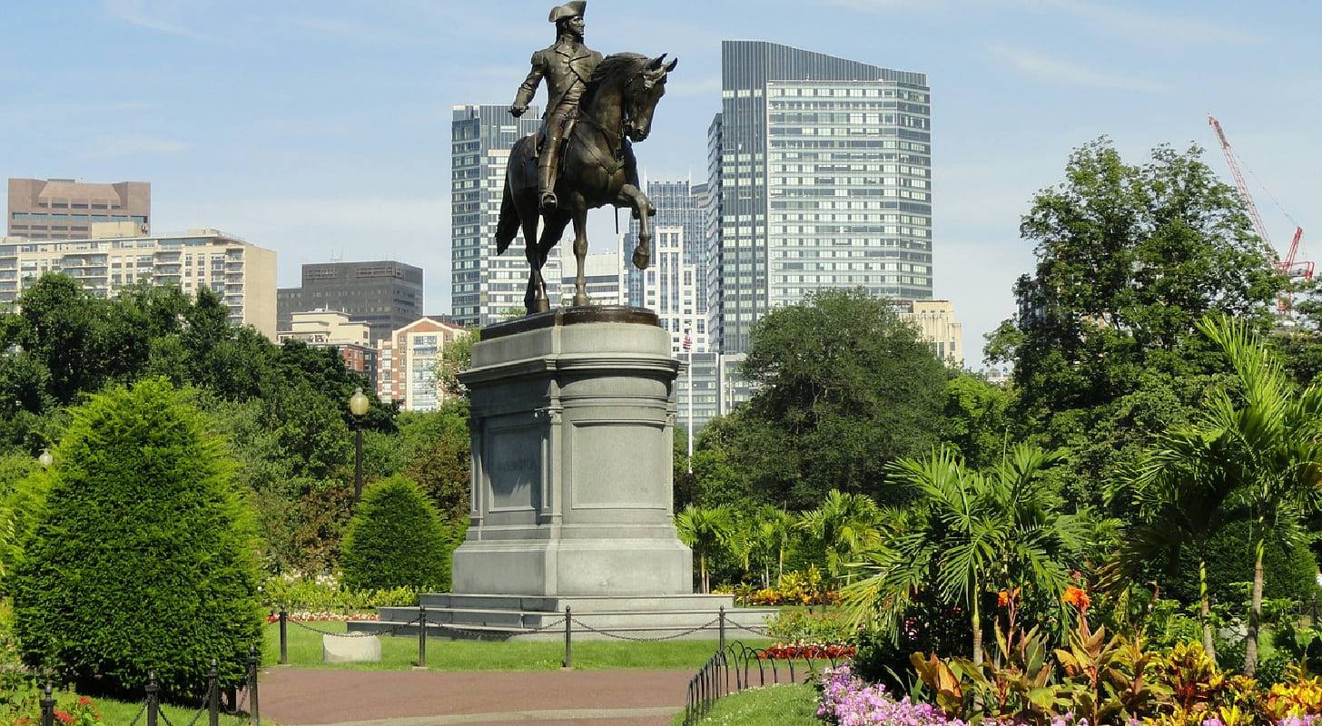 Trouvez un billet d'avion au meilleur prix pour Boston et  admirez la Statue George Washington 