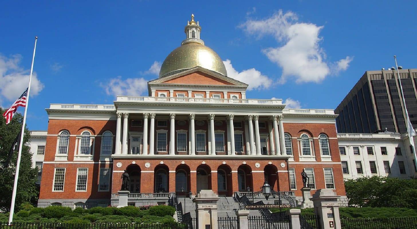 Réservez un vol direct pour Boston et visitez la Massachusetts State House