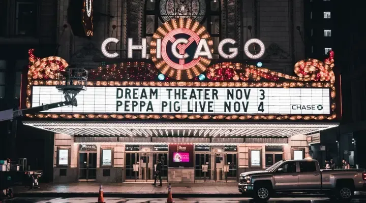 Achetez un billet d'avion pas cher pour Chicago et visitez le Théâtre de Chicago Achetez un billet d'avion pas cher pour Chicago et visitez le Théâtre de Chicago