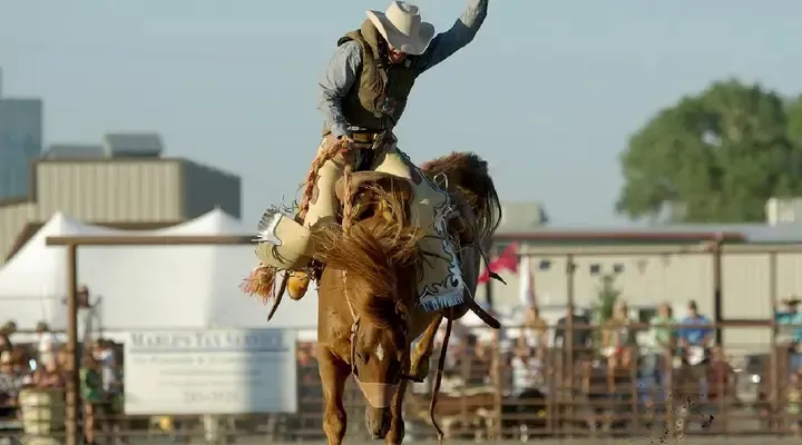 Un spectacle de rodéo à Dallas Réservez un vol pas cher pour Dallas et assistez à un spectacle de rodéo