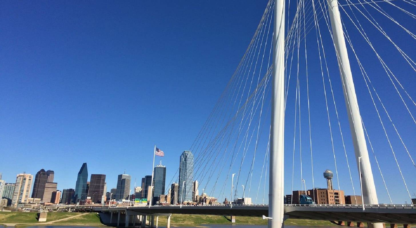 Vols directs Dallas, admirez le pont de Margaret Hunt Hill