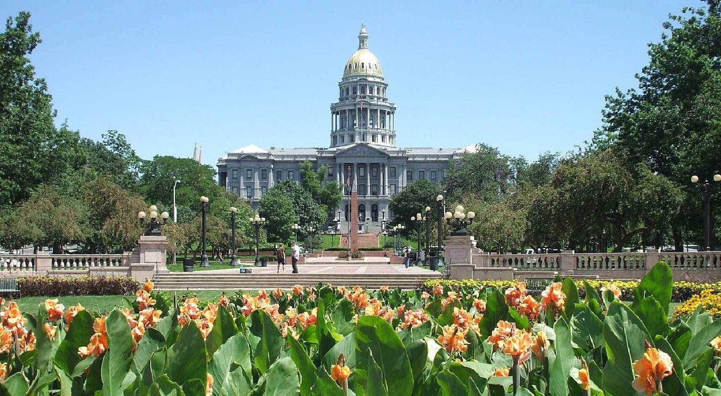 Achetez un billet d'avion pas cher pour Denver et partez dans en vacances dans le Colorado