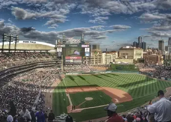 Réservez un vol direct pour Detroit et assistez à un match de baseball au Ballpark 