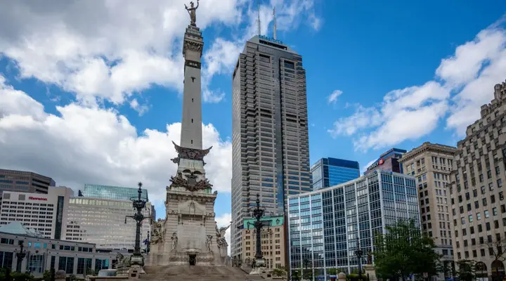 Monument Aux Soldats Et Marins D'indianapolis Achetez un billet d'avion pas cher pour Indianapolis et visitez le Monument Aux Soldats Et Marins