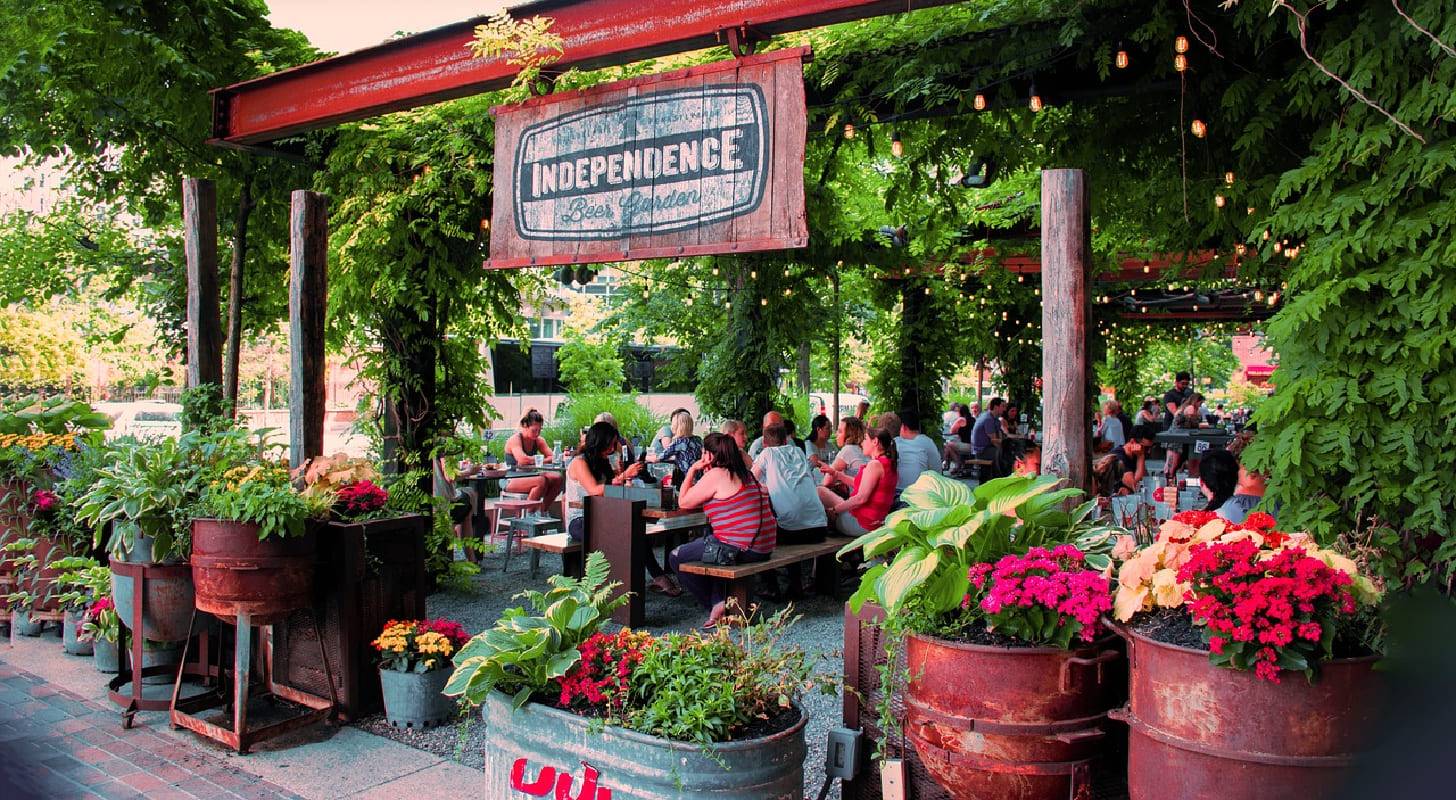 Trouvez un vol pas cher pour Philadelphie et visitez l'Independence Beer Garden 