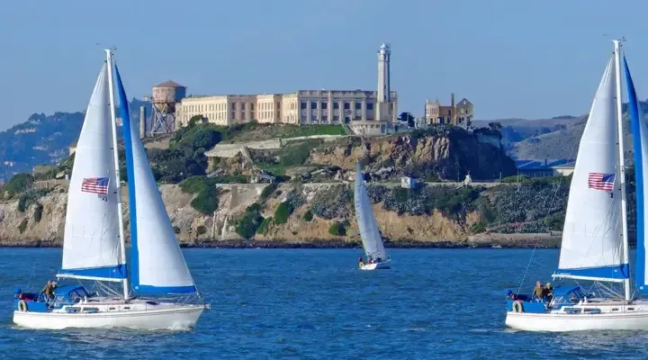 La Prison d'Alcatraz à San Francisco Achetez un billet d'avion pas cher pour San Francisco et visitez la célèbre Prison d'Alcatraz