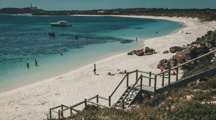 Vol pas cher pour l’Australie, détente à la plage de Bondi près de Sydney Vol pas cher pour l’Australie, détente à la plage de Bondi près de Sydney