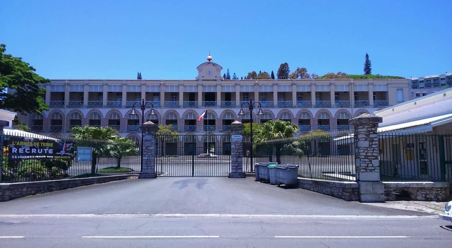 Vol pas cher pour Nouméa, visite de la caserne Gally-Passebosc