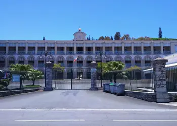 Vol pas cher pour Nouméa, visite de la caserne Gally-Passebosc