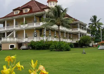 Voyage à Papeete, visite de l'Hôtel de ville de la capitale polynésienne