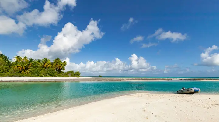 Plage paradisiaque à Arutua Billet d'avion pas cher pour les iles Tuamotu