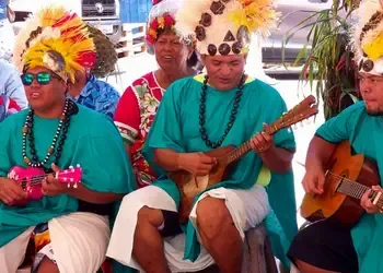 Voyage à Huahine, concert de musiciens polynésiens traditionnels