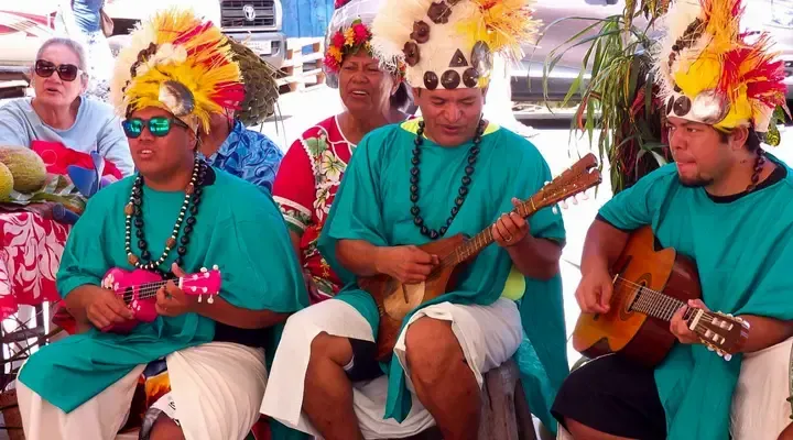 Des musiciens polynésiens Voyage à Huahine, concert de musiciens polynésiens traditionnels