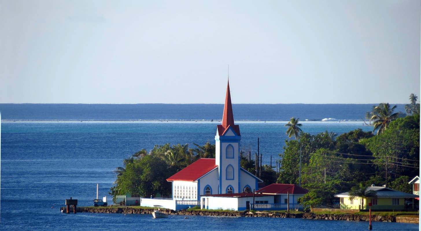 Billet d’avion pour Huahine, visite de l’église historique de Tiva à Tahaa