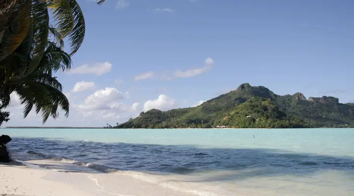 Lagon polynésien Vol pas cher pour Manihi et découverte du lagon aux eaux turquoises