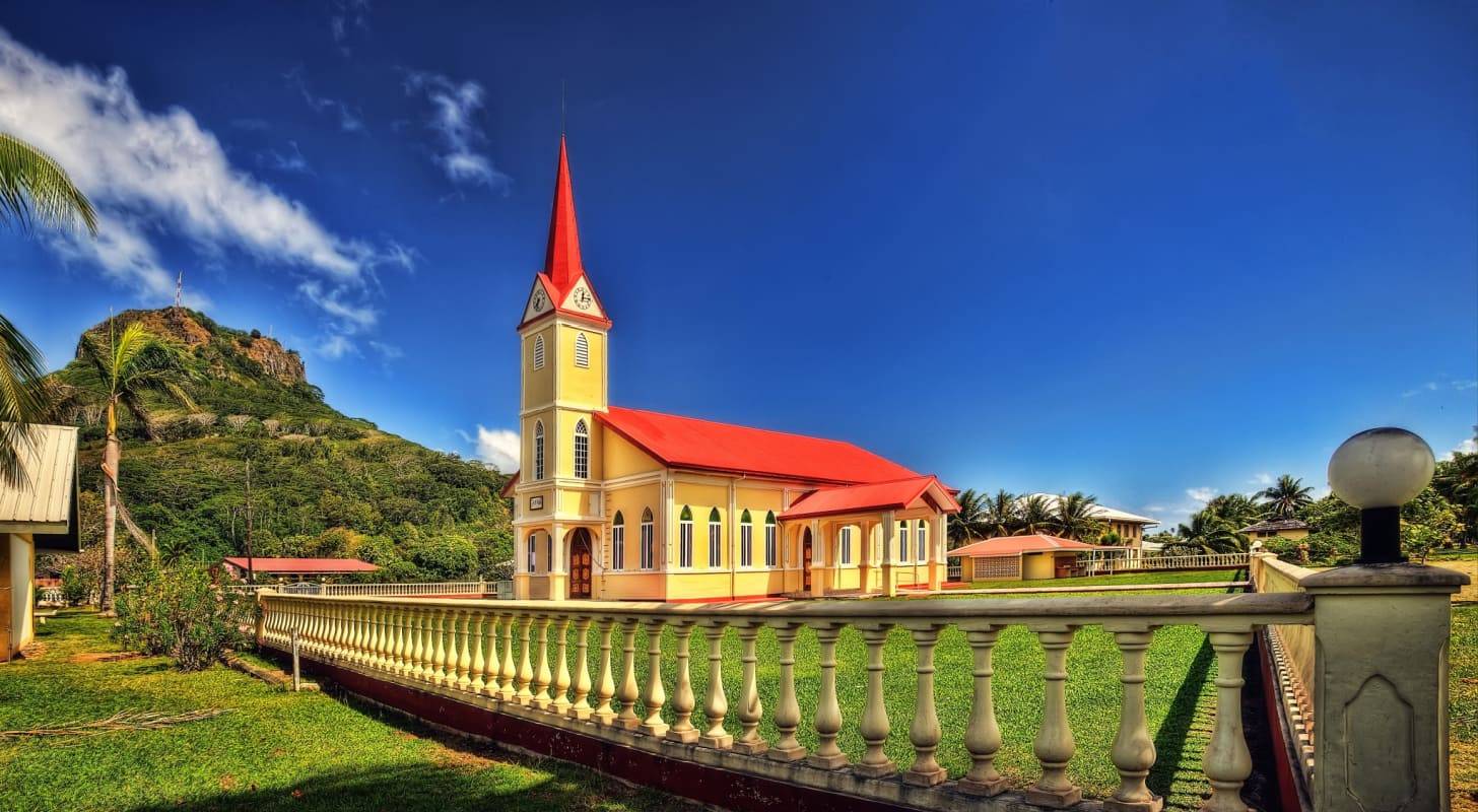 Billet d’avion pour Raiatea, visite du temple protestant d’Uturoa