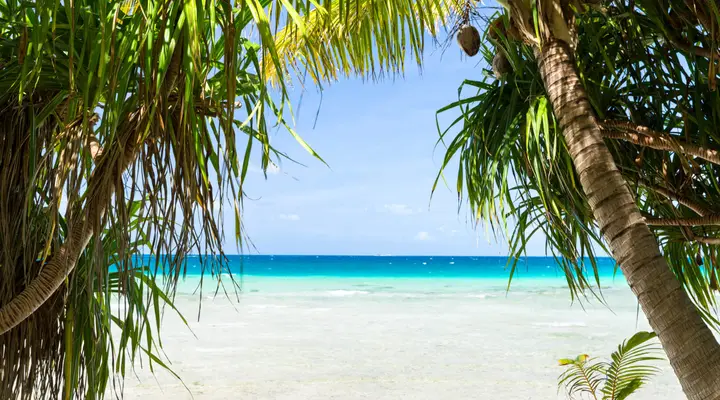 Plage de sable blanc à Tubuai Vol Tubuai pas cher