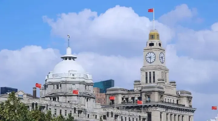 Vol pas cher pour la Chine, promenade sur le Bund de Shanghai Vol pas cher pour la Chine, promenade sur le Bund de Shanghai
