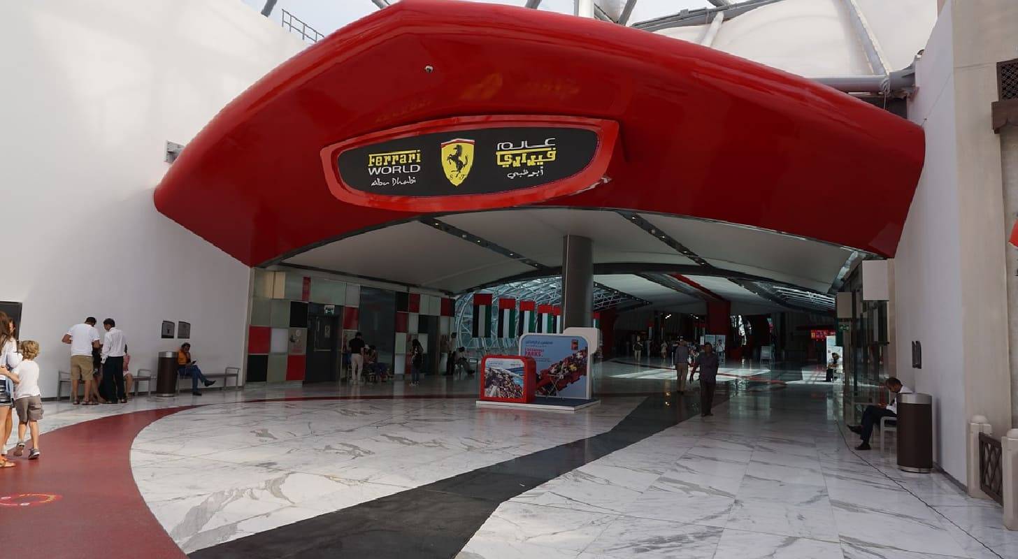 Billet d’avion pour Abou Dabi, sensations fortes à la Ferrari World