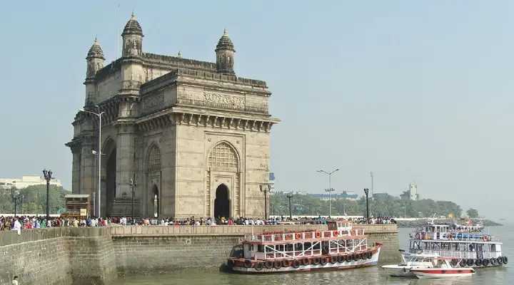 La Porte de l'Inde à Bombay Voyage à Bombay, visite de la célèbre Porte de l’Inde en bord de mer