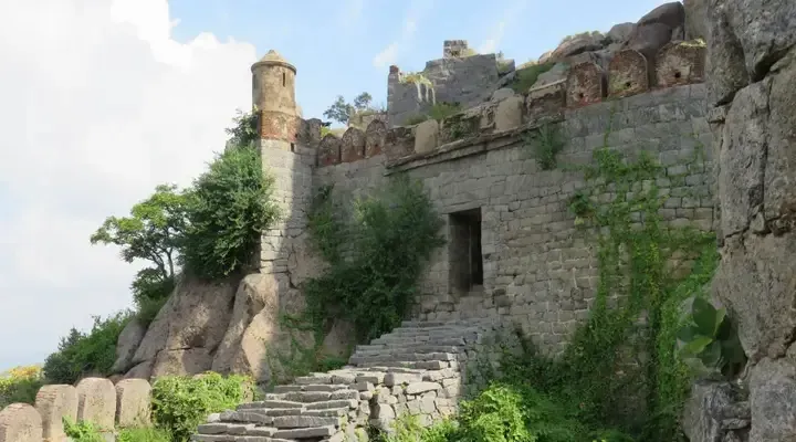 Vue du fort de Golkonda à Hyderabad, célèbre forteresse médiévale de l’Inde Vol Hyderabad pas cher - voyage en Inde