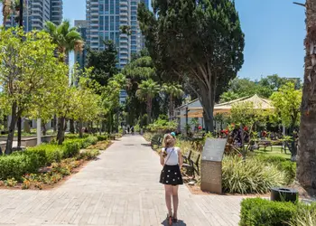 Vol pas cher pour Tel Aviv-Jaffa, promenade dans les Jardins Ganei Sarona