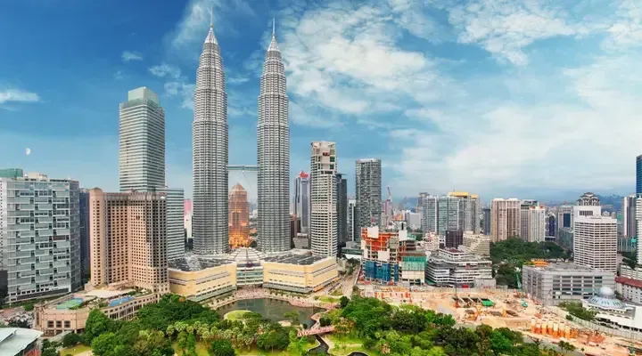 Vol pas cher pour Kuala Lumpur, les célèbres Tours Petronas en plein centre-ville Vol pas cher pour Kuala Lumpur, les célèbres Tours Petronas en plein centre-ville