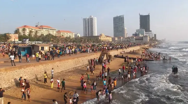 Une plage près de Colombo Billet d’avion pour Colombo, plage paisible près de la ville