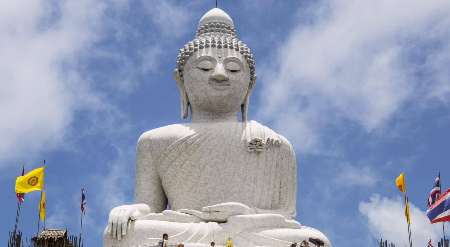 Réserver un vol pas cher pour Phuket allez admirer la statue du Grand Bouddha