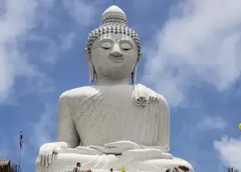 Réserver un vol pas cher pour Phuket allez admirer la statue du Grand Bouddha