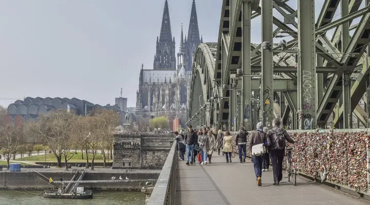 Photo du Pont Hohenzollern à Cologne en Allemagne Photo du Pont Hohenzollern à Cologne en Allemagne