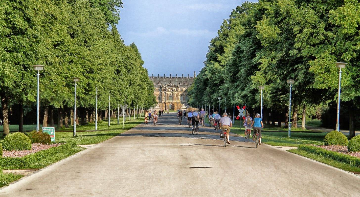 Photo de promeneurs dans un parc à Dresde