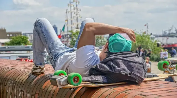 Le Port d'Hambourg Photo d'un skateur sur le port d'Hambourg