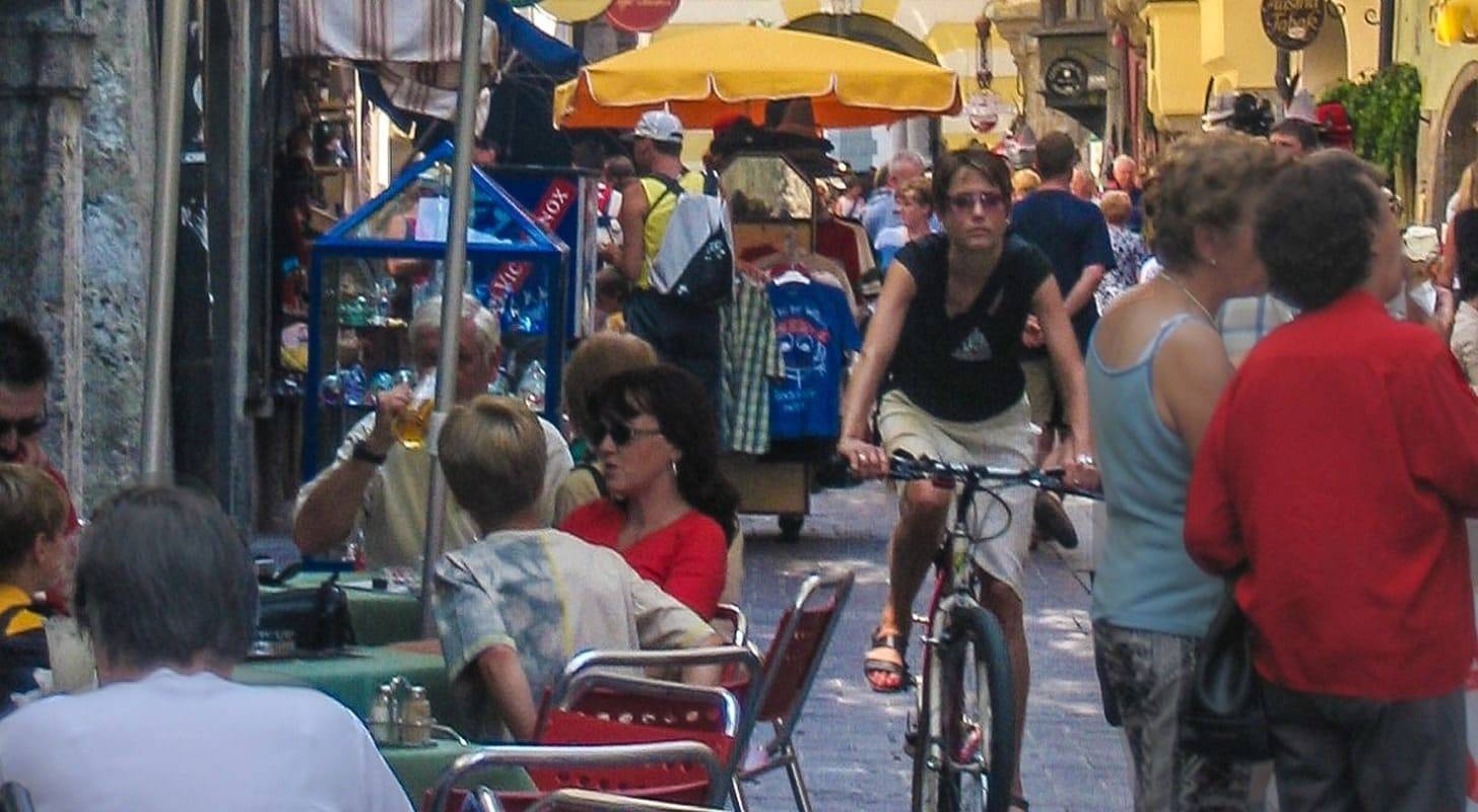 Réservez un vol pour Innsbruck au meilleur prix et flânez dans la vielle ville