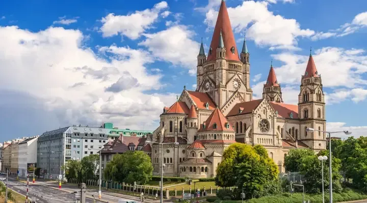 Réservez un vol pas cher pour Vienne et découvrez l'église Saint-François d'Assise Réservez un vol pas cher pour Vienne et découvrez l'église Saint-François d'Assise