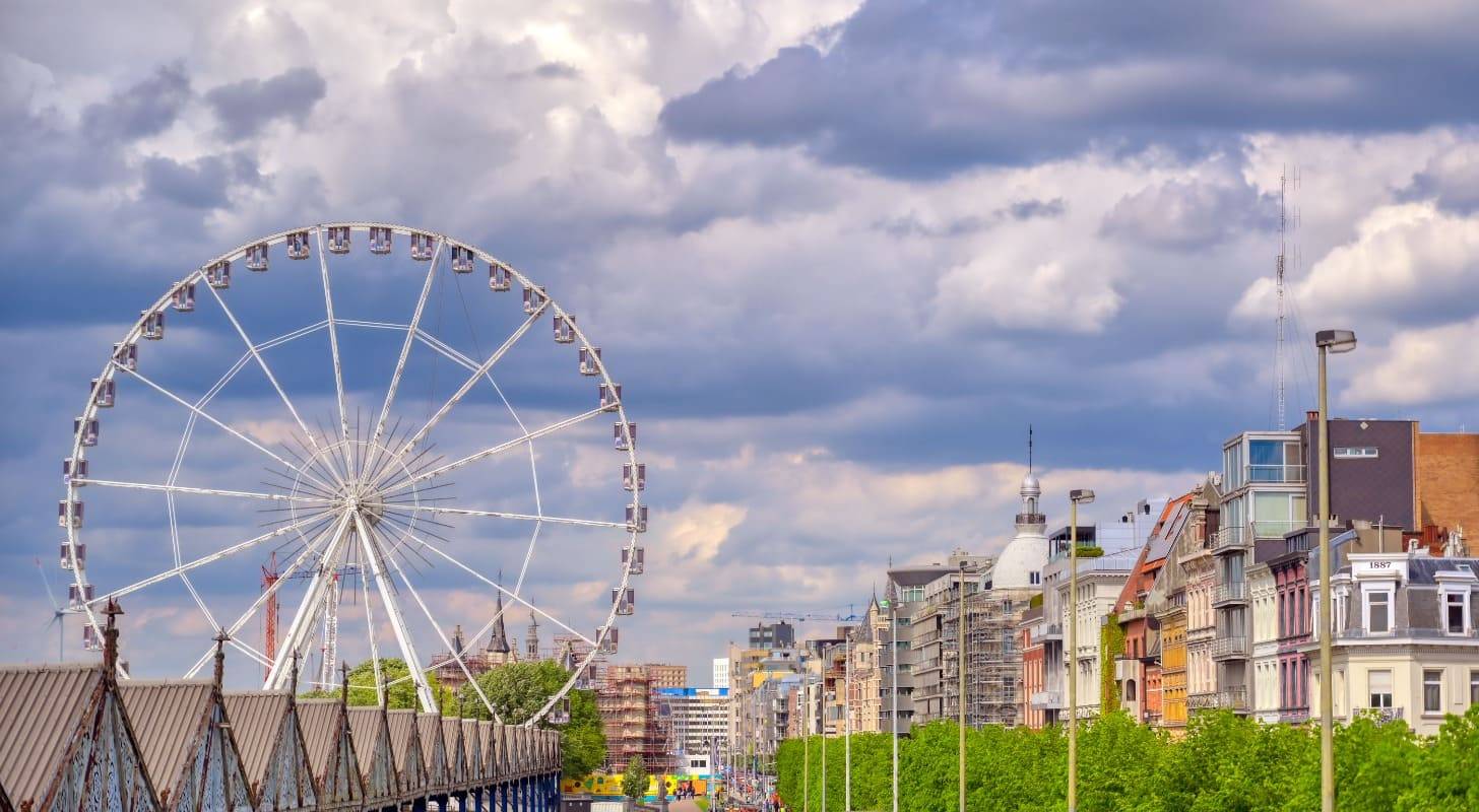 Réservez un vol pas cher pour Anvers et admirez la vue depuis la grande roue