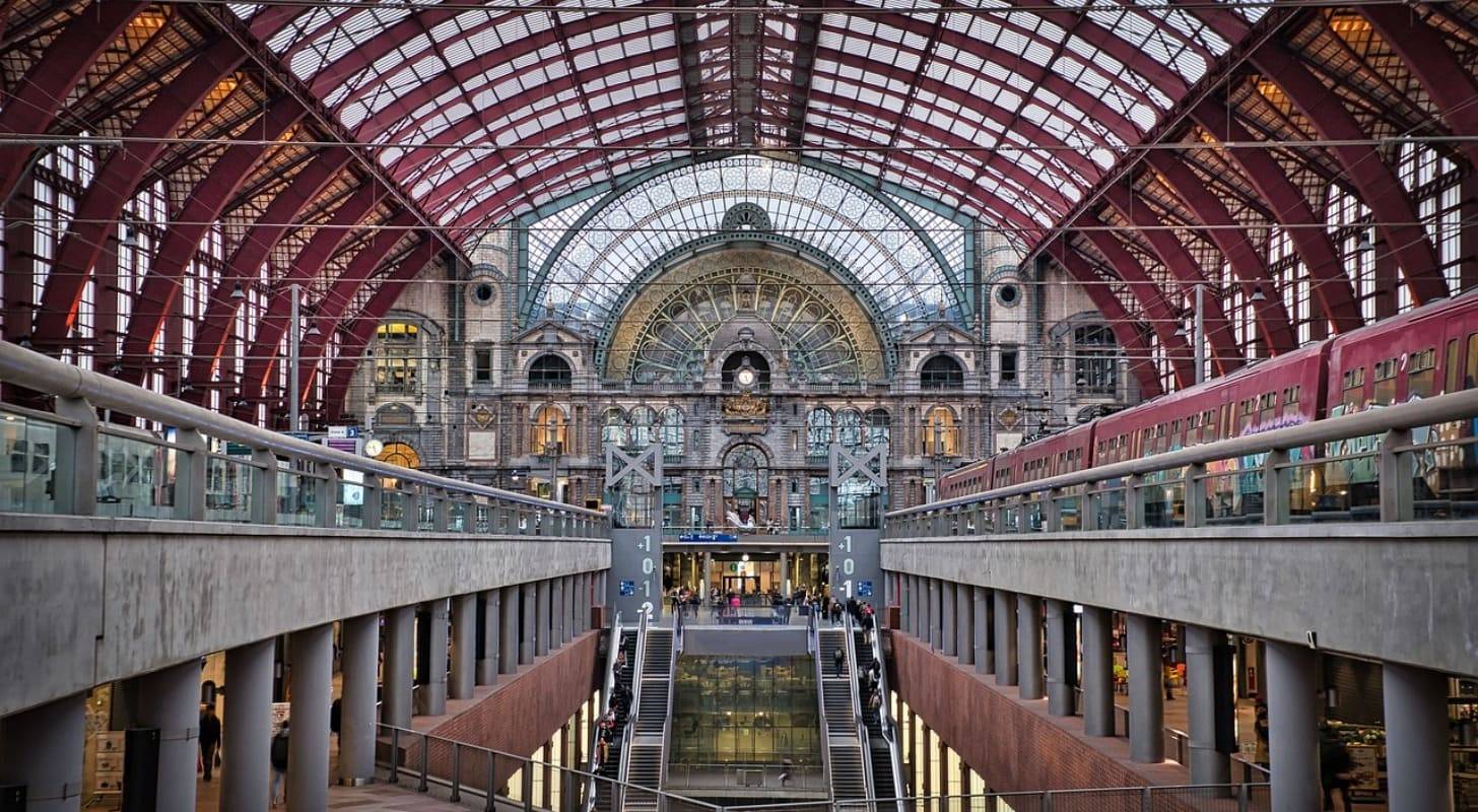 Réservez votre voyage pour Anvers au meilleur prix et découvrez l'architecture impressionnante de la gare d'Anvers