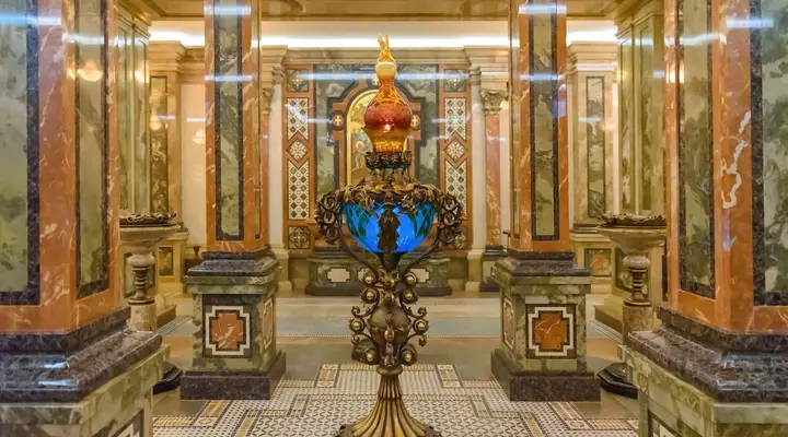 L'intérieur d'une église orthodoxe à Minsk Visitez l'église orthodoxe de Minsk, réservez votre voyage en Biélorussie au meilleur prix