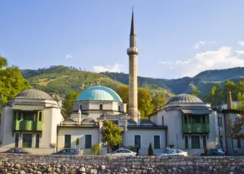 Réservez un vol pas cher pour Sarajevo et visitez la Mosquée impériale de Sarajevo