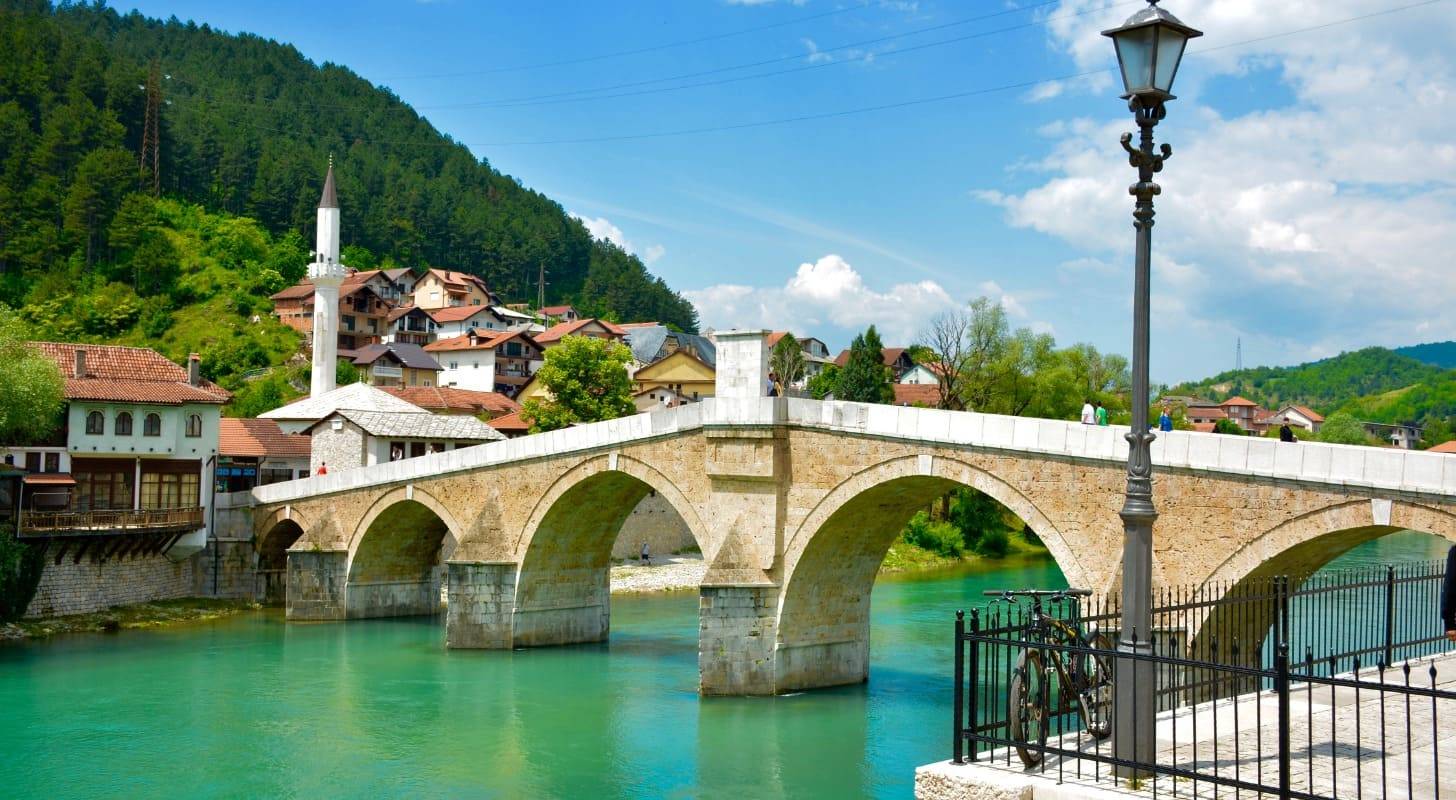 Réservez votre voyage en Bosnie-Herzégovine au meilleur prix et découvrez le Pont latin de Sarajevo