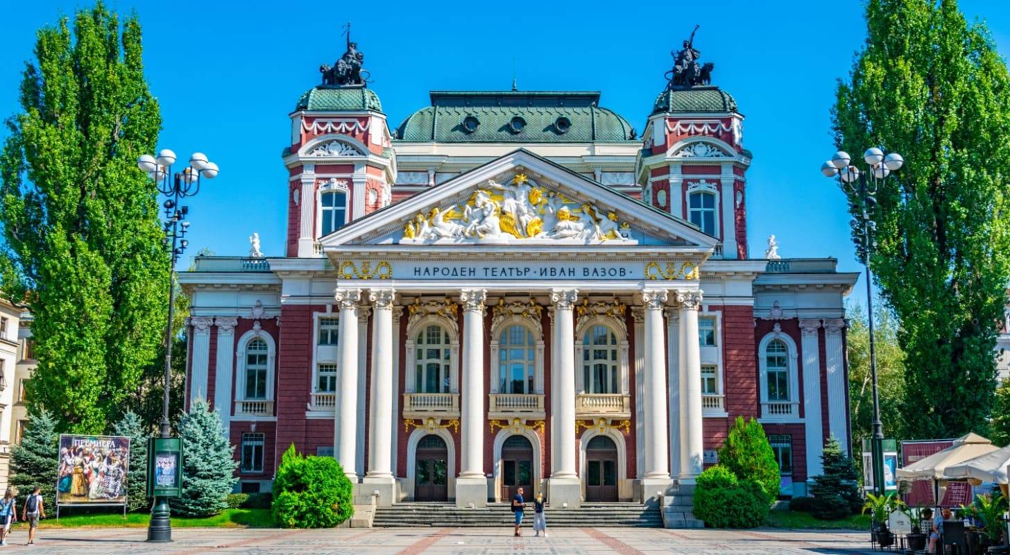 Vol pas cher pour Sofia, promenez-vous dans le Jardin de l'Église russe St Nicolas