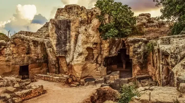 Voyage à Paphos, découvrez la Tombe des Rois à Chypre Voyage à Paphos, découvrez la Tombe des Rois à Chypre