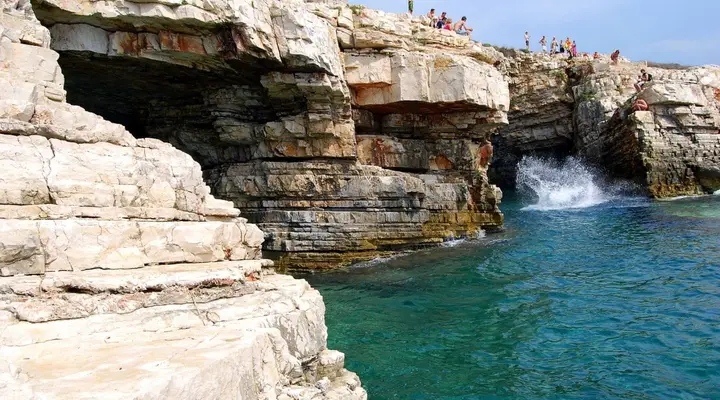 Trouvez un billet d’avion au meilleur prix pour Pula et explorez les paysages sauvages du cap Kamenjak Trouvez un billet d’avion au meilleur prix pour Pula et explorez les paysages sauvages du cap Kamenjak