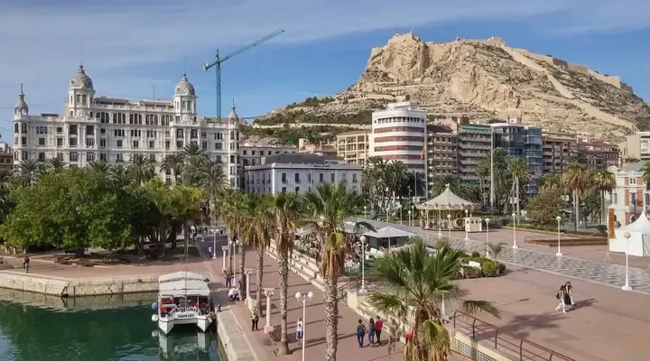 La Marina d'Alicante Réservez un vol pas cher pour Alicante et baladez-vous sur la marina
