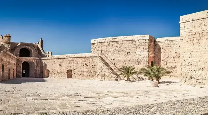 La citadelle Alcazaba d'Almeria Découvrez la citadelle de l'Alcazaba, réservez votre voyage au meilleur tarif pour Almería