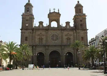 Réservez un vol pas cher pour Grande Canarie et visitez la cathédrale de Las Palmas